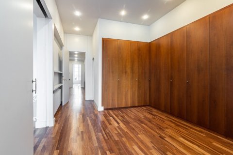 Сasa de 6 dormitorios en alquiler en Barcelona, Cataluña, Spain № 1571 - foto 14