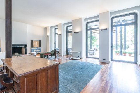 Сasa de 6 dormitorios en alquiler en Barcelona, Cataluña, Spain № 1571 - foto 9