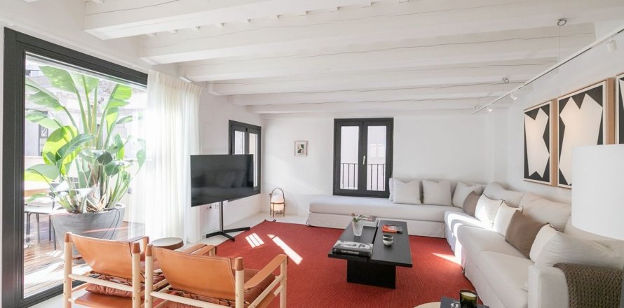 Apartamento de 3 dormitorios en alquiler en Barcelona, Cataluña, Spain № 1573