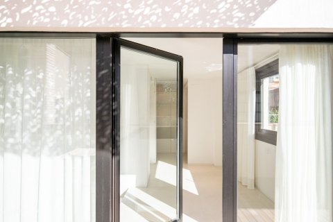 Apartamento de 3 dormitorios en alquiler en Barcelona, Cataluña, Spain № 1573 - foto 13
