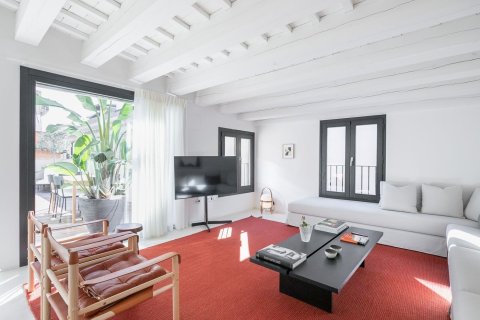 Apartamento de 3 dormitorios en alquiler en Barcelona, Cataluña, Spain № 1573 - foto 3