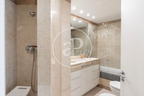 Apartamento de 4 dormitorios en venta en Sant Martí, Barcelona, Cataluña, Spain № 2434 - foto 20