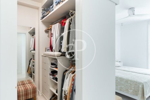 Apartamento de 4 dormitorios en venta en Sant Martí, Barcelona, Cataluña, Spain № 2434 - foto 23