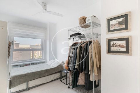 Apartamento de 4 dormitorios en venta en Sant Martí, Barcelona, Cataluña, Spain № 2434 - foto 30
