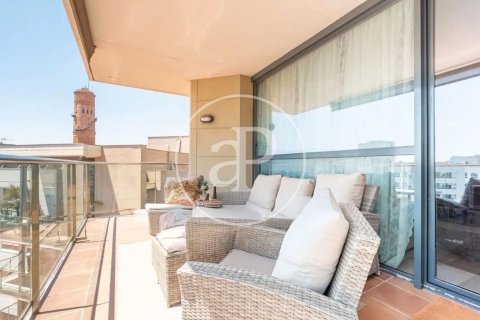 Apartamento de 4 dormitorios en venta en Sant Martí, Barcelona, Cataluña, Spain № 2434 - foto 8
