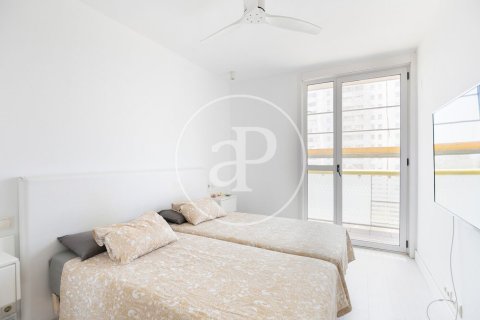 Apartamento de 4 dormitorios en venta en Sant Martí, Barcelona, Cataluña, Spain № 2434 - foto 24
