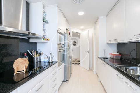 Apartamento de 4 dormitorios en venta en Sant Martí, Barcelona, Cataluña, Spain № 2434 - foto 13