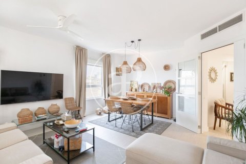 Apartamento de 4 dormitorios en venta en Sant Martí, Barcelona, Cataluña, Spain № 2435 - foto 3