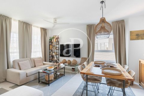 Apartamento de 4 dormitorios en venta en Sant Martí, Barcelona, Cataluña, Spain № 2435 - foto 2