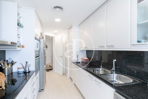 Apartamento de 4 dormitorios en venta en Sant Martí, Barcelona, Cataluña, Spain № 2435 - foto 13