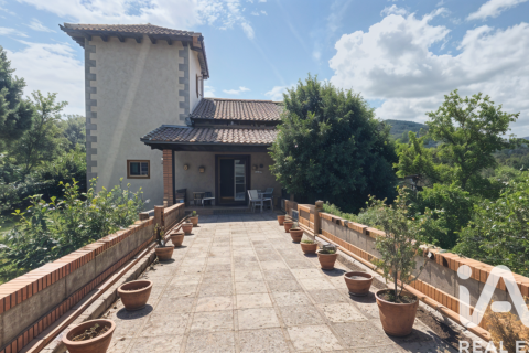 Сasa de 5 dormitorios en venta en Sant Joan de les Abadesses, Gerona, Cataluña, Spain № 7532 - foto 2