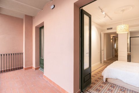 Apartamento de 3 dormitorios en venta en Barcelona, Cataluña, Spain № 1495 - foto 26