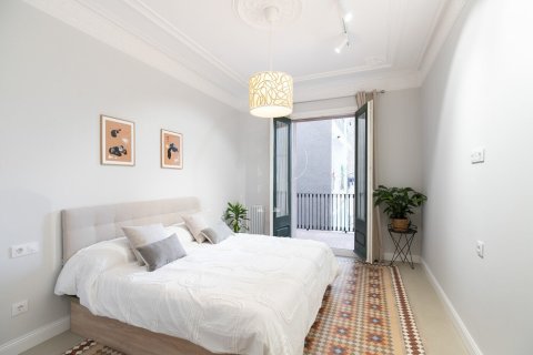 Apartamento de 3 dormitorios en venta en Barcelona, Cataluña, Spain № 1495 - foto 14