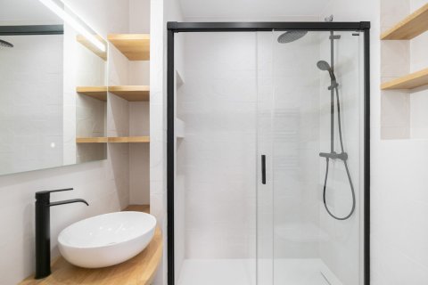 Apartamento de 3 dormitorios en venta en Barcelona, Cataluña, Spain № 1495 - foto 18
