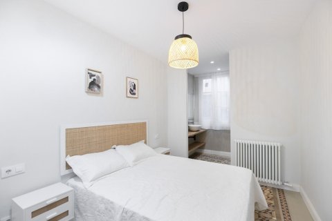 Apartamento de 3 dormitorios en venta en Barcelona, Cataluña, Spain № 1495 - foto 22