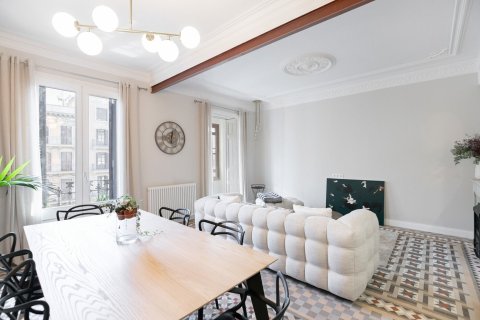 Apartamento de 3 dormitorios en venta en Barcelona, Cataluña, Spain № 1495 - foto 4