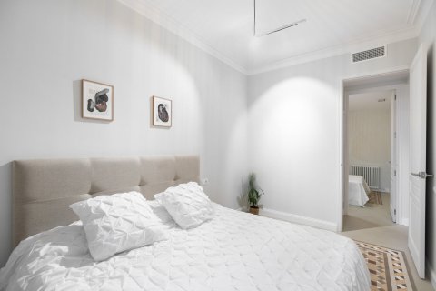 Apartamento de 3 dormitorios en venta en Barcelona, Cataluña, Spain № 1495 - foto 19