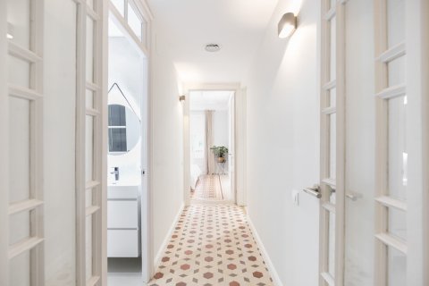 Apartamento de 3 dormitorios en venta en Barcelona, Cataluña, Spain № 1495 - foto 28