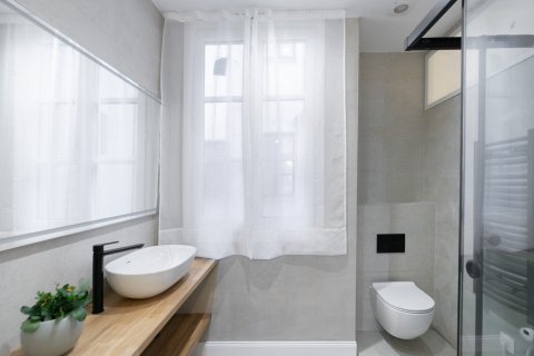 Apartamento de 3 dormitorios en venta en Barcelona, Cataluña, Spain № 1495 - foto 21