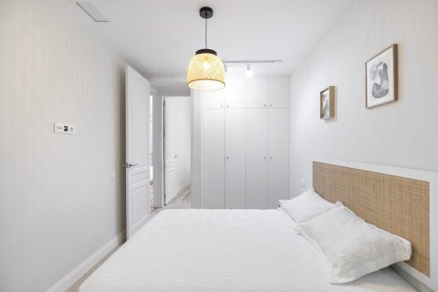Apartamento de 3 dormitorios en venta en Barcelona, Cataluña, Spain № 1495 - foto 23