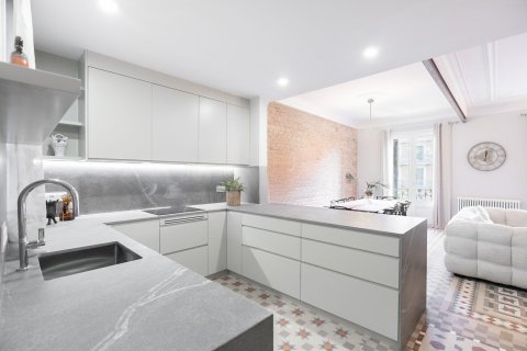 Apartamento de 3 dormitorios en venta en Barcelona, Cataluña, Spain № 1495 - foto 11