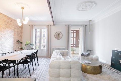 Apartamento de 3 dormitorios en venta en Barcelona, Cataluña, Spain № 1495