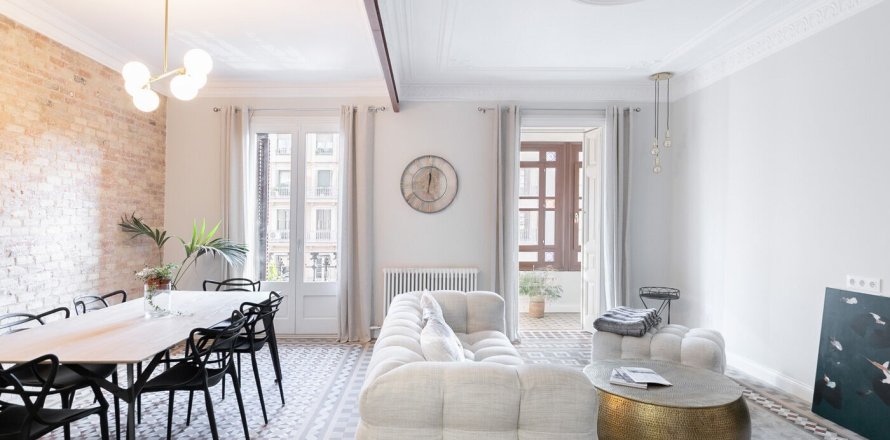 Apartamento de 3 dormitorios en venta en Barcelona, Cataluña, Spain № 1495
