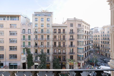 Apartamento de 3 dormitorios en venta en Barcelona, Cataluña, Spain № 1495 - foto 8