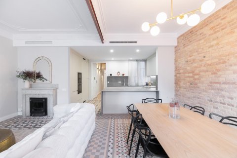 Apartamento de 3 dormitorios en venta en Barcelona, Cataluña, Spain № 1495 - foto 10