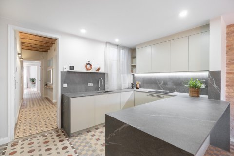 Apartamento de 3 dormitorios en venta en Barcelona, Cataluña, Spain № 1495 - foto 13