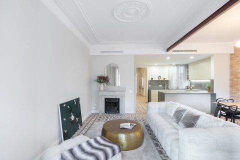 Apartamento de 3 dormitorios en venta en Barcelona, Cataluña, Spain № 1495 - foto 3