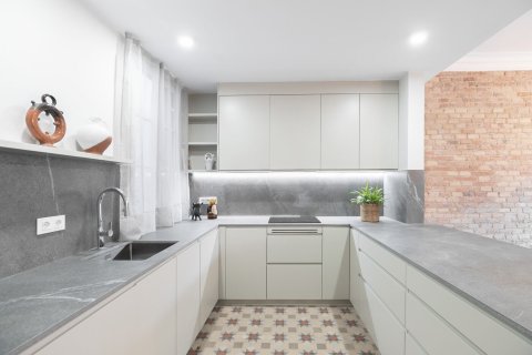 Apartamento de 3 dormitorios en venta en Barcelona, Cataluña, Spain № 1495 - foto 15
