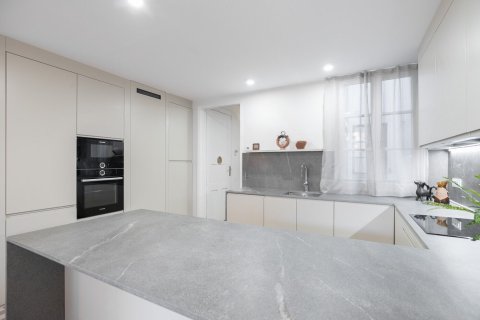 Apartamento de 3 dormitorios en venta en Barcelona, Cataluña, Spain № 1495 - foto 12