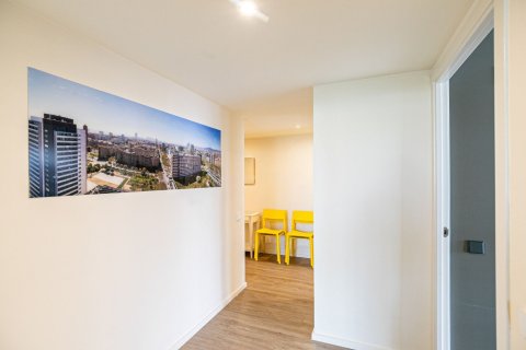 Apartamento de 2 dormitorios en venta en Barcelona, Cataluña, Spain № 1499 - foto 19