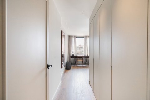Apartamento de 2 dormitorios en venta en Barcelona, Cataluña, Spain № 1496 - foto 14