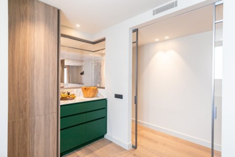 Apartamento de 2 dormitorios en venta en Barcelona, Cataluña, Spain № 1496 - foto 11