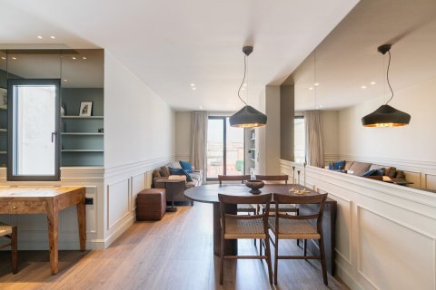 Apartamento de 2 dormitorios en venta en Barcelona, Cataluña, Spain № 1496 - foto 3