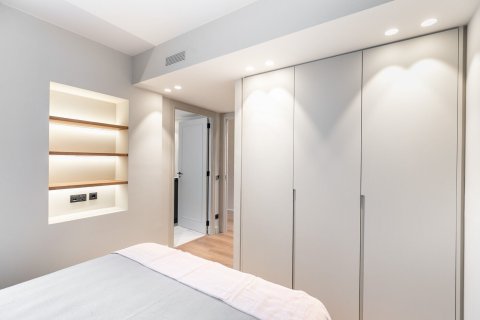 Apartamento de 2 dormitorios en venta en Barcelona, Cataluña, Spain № 1496 - foto 23