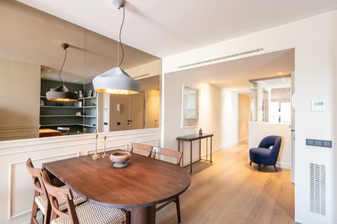 Apartamento de 2 dormitorios en venta en Barcelona, Cataluña, Spain № 1496 - foto 7