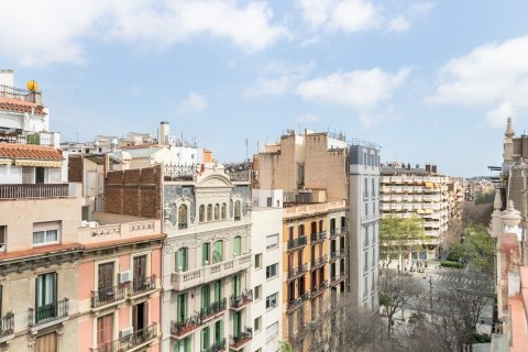 Apartamento de 2 dormitorios en venta en Barcelona, Cataluña, Spain № 1496 - foto 2