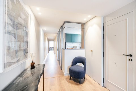 Apartamento de 2 dormitorios en venta en Barcelona, Cataluña, Spain № 1496 - foto 21