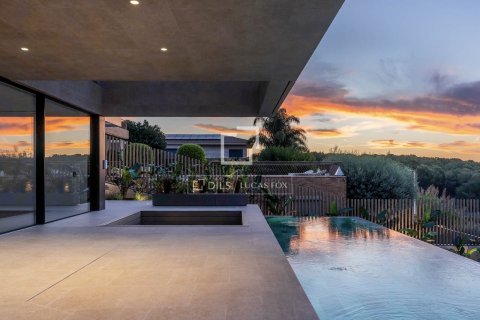 Villa de 4 dormitorios en venta en Teia, Barcelona, Cataluña, Spain № 3877 - foto 9