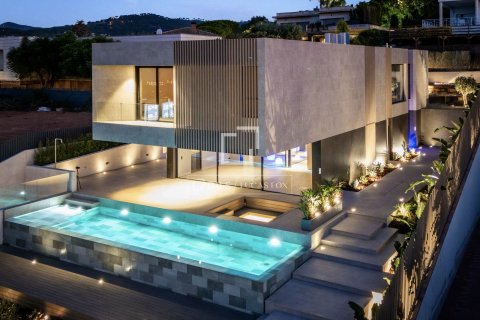 Villa de 4 dormitorios en venta en Teia, Barcelona, Cataluña, Spain № 3877 - foto 5