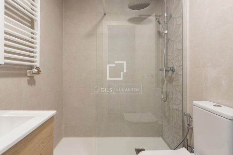 Apartamento de 3 dormitorios en venta en Barcelona, Cataluña, Spain № 3872 - foto 28