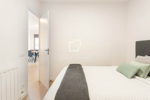 Apartamento de 3 dormitorios en venta en Barcelona, Cataluña, Spain № 3872 - foto 17