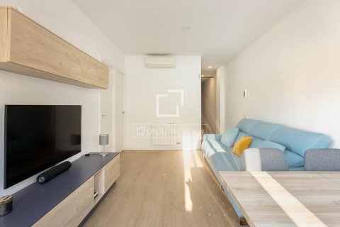 Apartamento de 3 dormitorios en venta en Barcelona, Cataluña, Spain № 3872 - foto 19