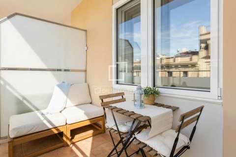 Apartamento de 3 dormitorios en venta en Barcelona, Cataluña, Spain № 3872 - foto 2