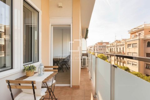 Apartamento de 3 dormitorios en venta en Barcelona, Cataluña, Spain № 3872 - foto 4