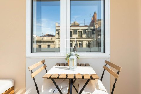 Apartamento de 3 dormitorios en venta en Barcelona, Cataluña, Spain № 3872 - foto 3