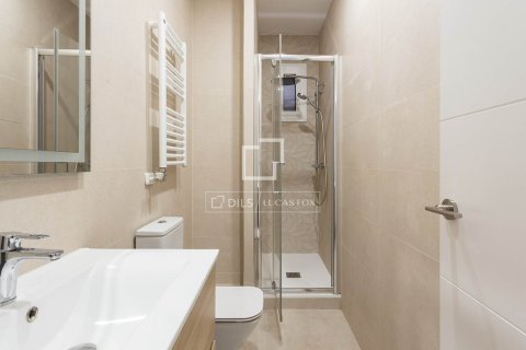 Apartamento de 3 dormitorios en venta en Barcelona, Cataluña, Spain № 3872 - foto 30